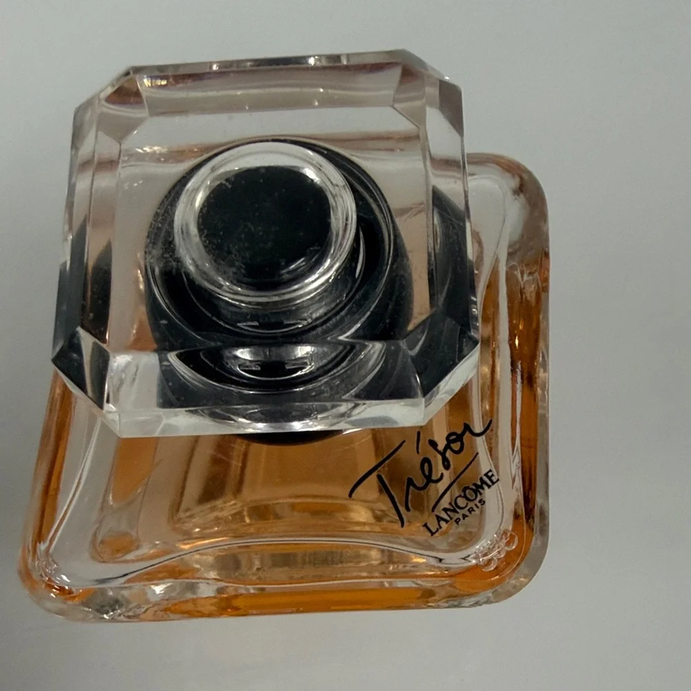 Lancôme Trésor Perfume with Clear Cap - Picture 2 of 3